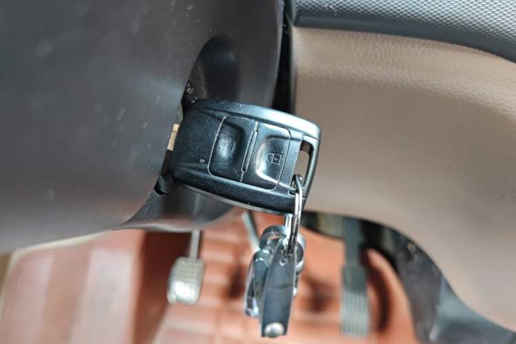 Used Wuling Rongguang 2014 1.2L S Standard Model Vehicle Key