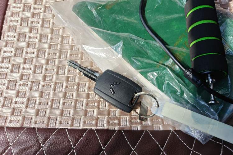 Used Wuling Rongguang 2014 1.2L S Standard Model Vehicle Key