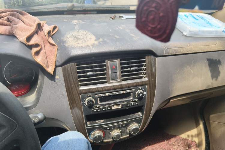 Used Wuling Rongguang 2014 1.2L S Standard Model Audio And AC Panel