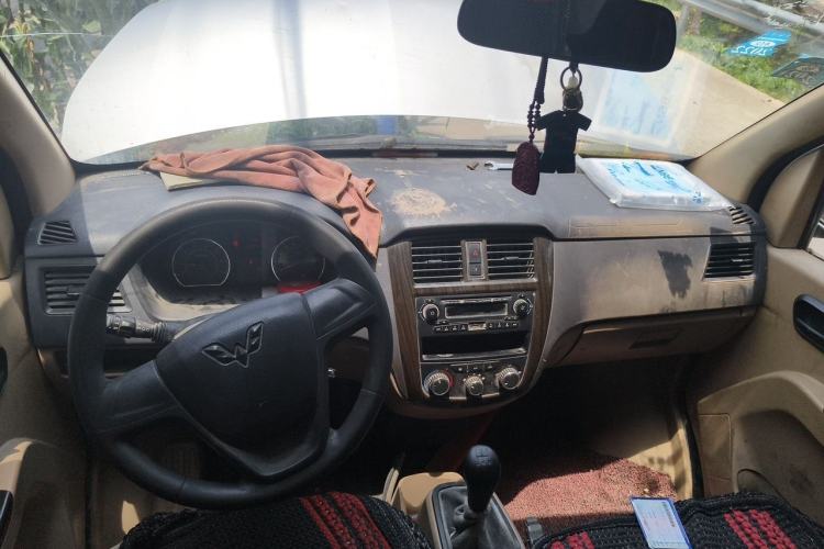 Used Wuling Rongguang 2014 1.2L S Standard Model Center Console