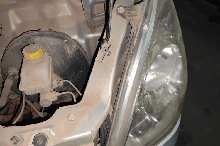 Used Wuling Rongguang 2014 1.2L S Base Model Engine Bay Left