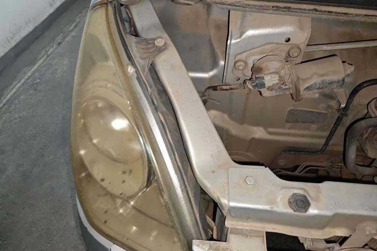 Used Wuling Rongguang 2014 1.2L S Base Model Engine Bay Right
