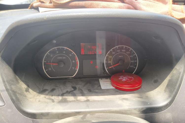 Used Wuling Rongguang 2014 1.2L S Standard Model Odometer Close Up