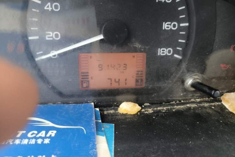 Used Wuling Rongguang 2014 1.2L S Base Model Odometer Close Up