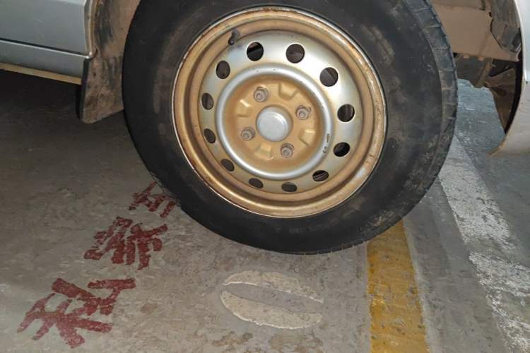 Used Wuling Rongguang 2014 1.2L S Base Model Right Front Wheel Hub