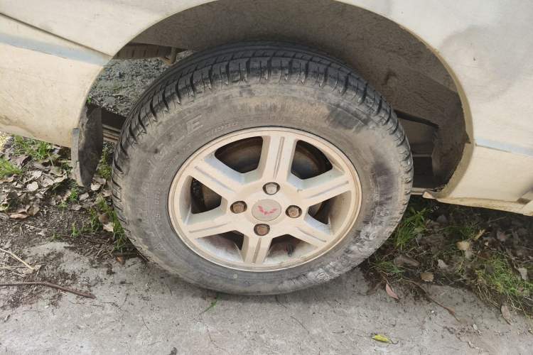 Used Wuling Rongguang 2014 1.2L S Standard Model Right Front Wheel Hub