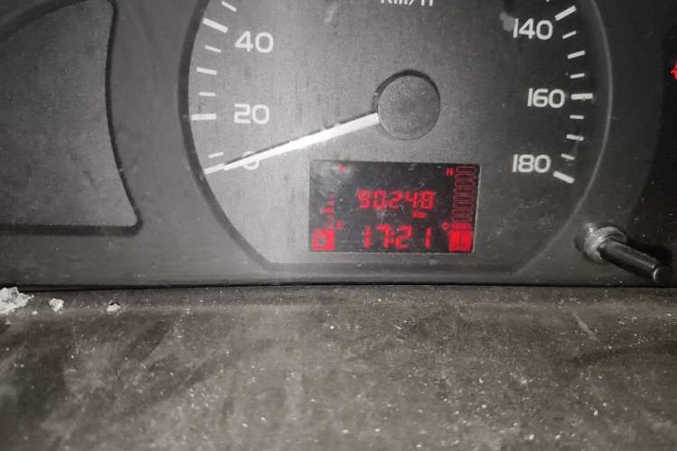 Used Wuling Rongguang 2014 1.2L S Standard Model Odometer Close Up