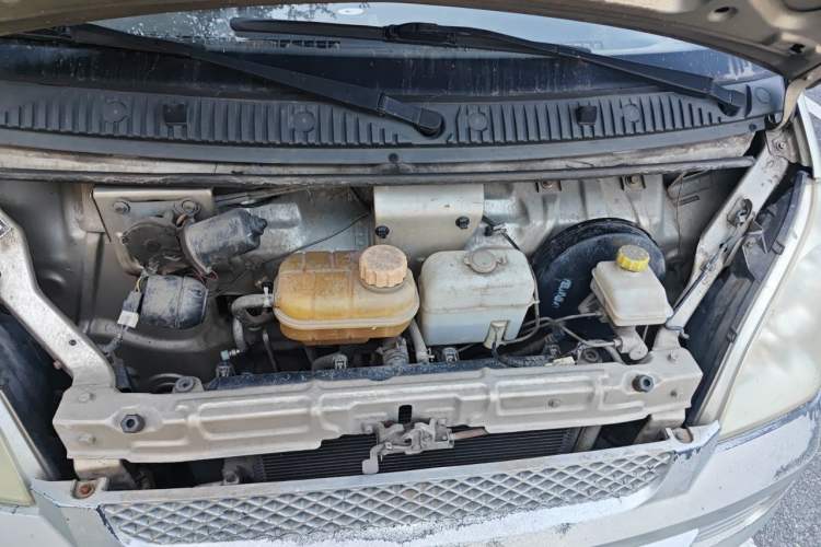 Used Wuling Rongguang 2014 1.2L S Base Model Engine Bay