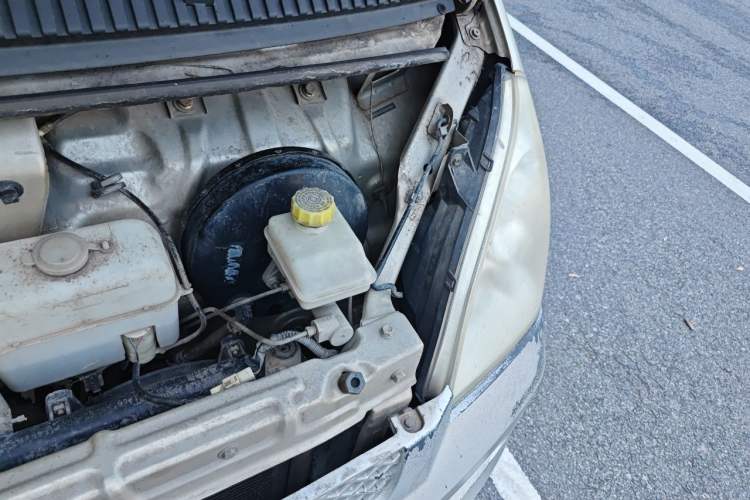 Used Wuling Rongguang 2014 1.2L S Base Model Engine Bay Left