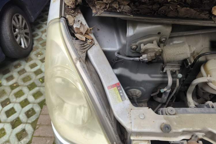 Used Wuling Rongguang 2014 1.2L S Base Model Engine Bay Right