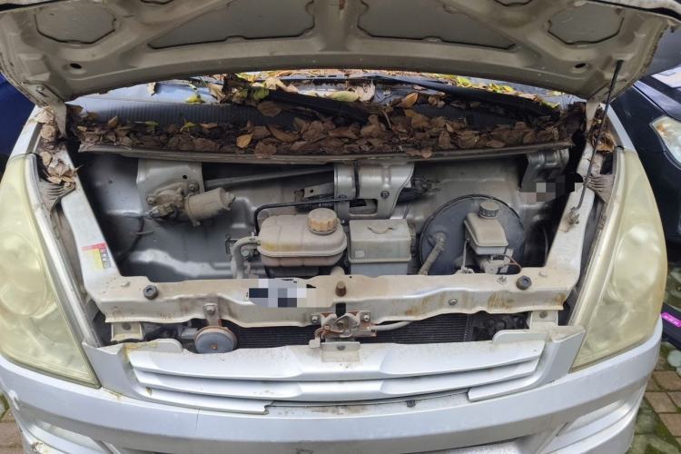 Used Wuling Rongguang 2014 1.2L S Base Model Engine Bay