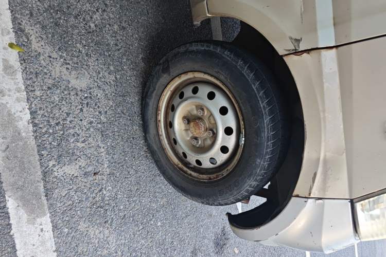 Used Wuling Rongguang 2014 1.2L S Base Model Right Front Wheel Hub
