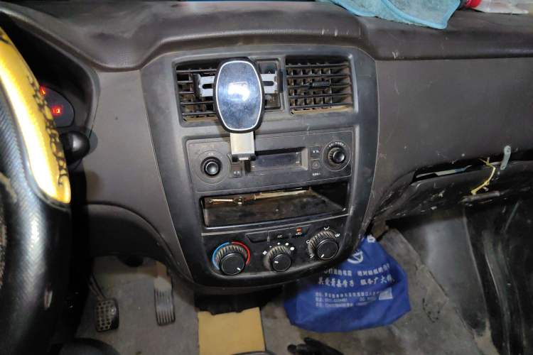 Used Wuling Rongguang 2014 1.2L S Base Model Audio And AC Panel