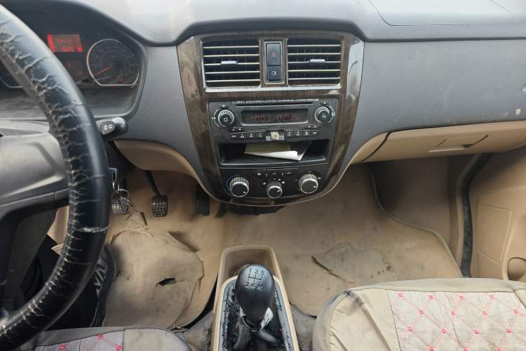 Used Wuling Rongguang 2014 1.2L S Standard Model Audio And AC Panel