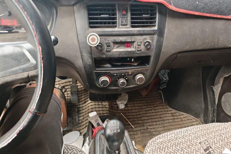 Used Wuling Rongguang 2014 1.2L S Base Model Audio And AC Panel