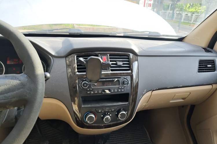 Used Wuling Rongguang 2014 1.5L S Standard Version Audio And AC Panel