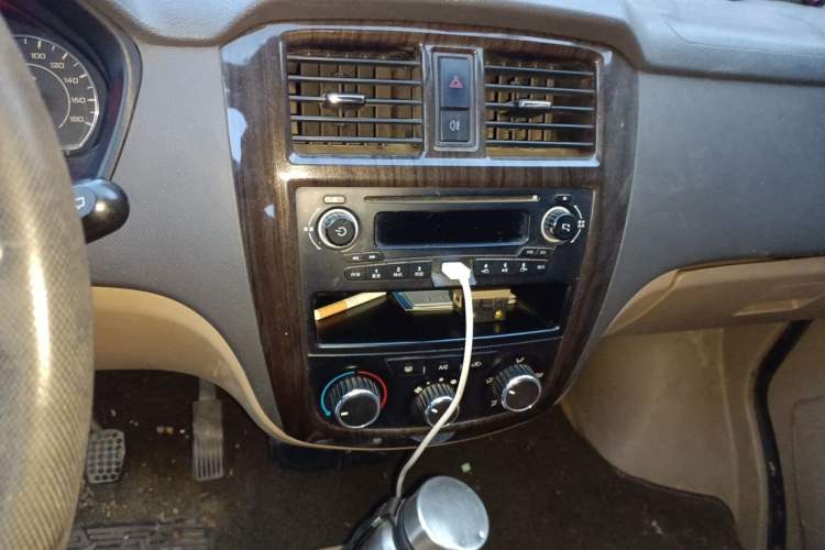 Used Wuling Rongguang 2014 1.2L S Standard Model Audio And AC Panel