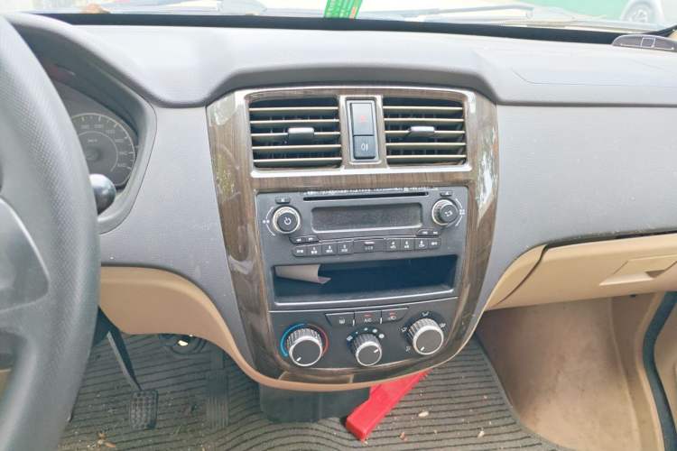Used Wuling Rongguang 2014 1.2L S Standard Model Audio And AC Panel