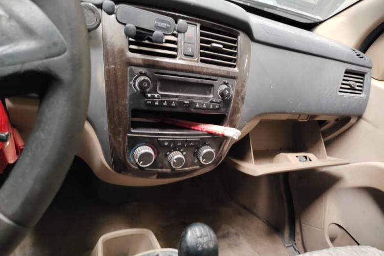Used Wuling Rongguang 2014 1.2L S Standard Model Audio And AC Panel
