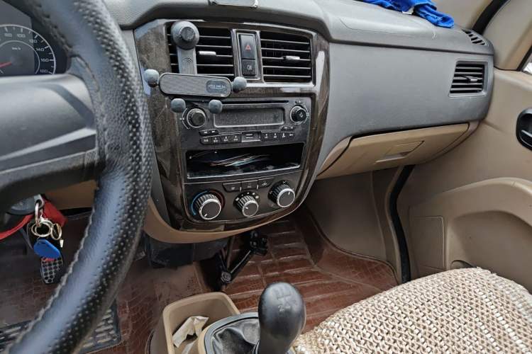 Used Wuling Rongguang 2014 1.5L S Standard Version Audio And AC Panel