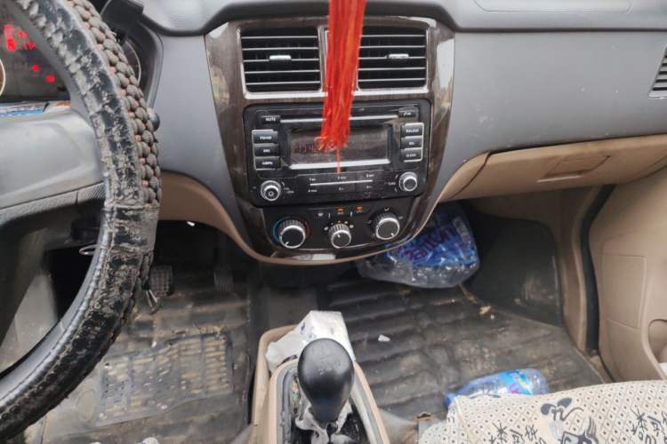 Used Wuling Rongguang 2014 1.5L S Standard Version Audio And AC Panel