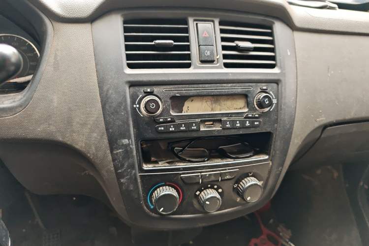 Used Wuling Rongguang 2014 1.5L S Base Version Audio And AC Panel