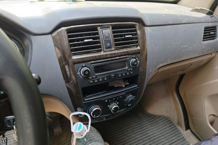 Used Wuling Rongguang 2014 1.2L S Standard Model Audio And AC Panel