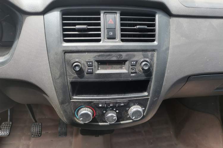 Used Wuling Rongguang 2014 1.2L S Base Model Audio And AC Panel