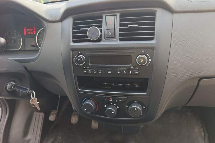 Used Wuling Rongguang 2014 1.2L S Base Model Audio And AC Panel