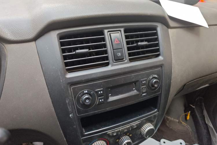 Used Wuling Rongguang 2014 1.5L S Base Version Audio And AC Panel