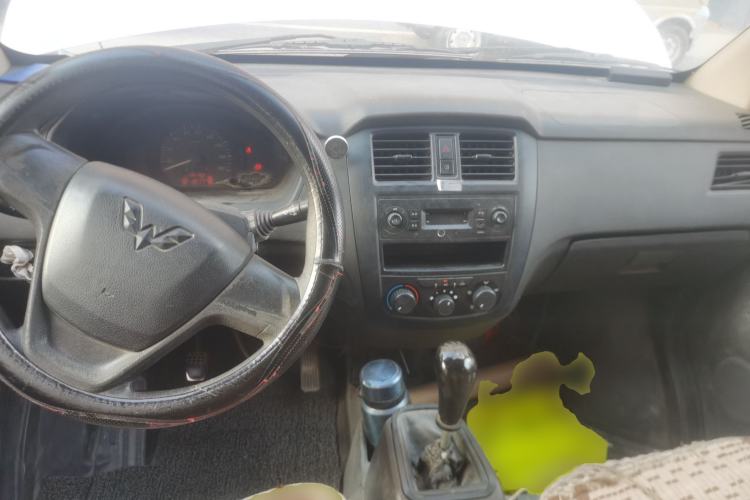Used Wuling Rongguang 2014 1.2L S Standard Model Center Console