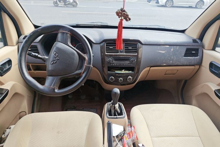 Used Wuling Rongguang 2014 1.5L S Standard Version Center Console