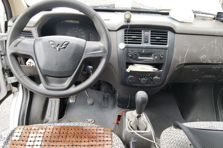 Used Wuling Rongguang 2014 1.2L S Standard Model Center Console