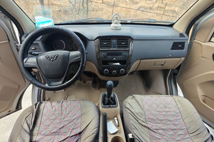 Used Wuling Rongguang 2014 1.2L S Standard Model Center Console