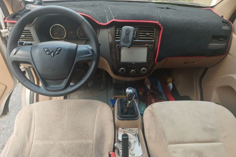 Used Wuling Rongguang 2014 1.2L S Standard Model Center Console
