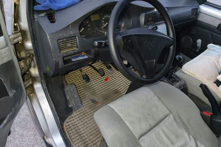 Used Wuling Rongguang 2014 1.2L S Base Model Center Console