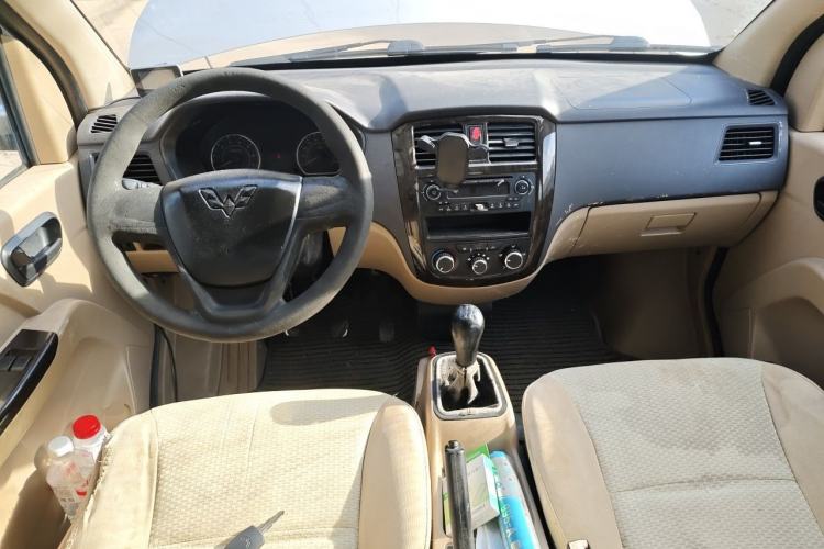 Used Wuling Rongguang 2014 1.5L S Standard Version Center Console