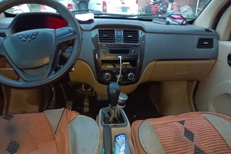 Used Wuling Rongguang 2014 1.2L S Standard Model Center Console