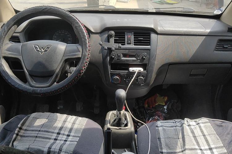 Used Wuling Rongguang 2014 1.2L S Base Model Center Console