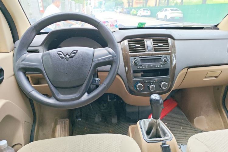 Used Wuling Rongguang 2014 1.2L S Standard Model Center Console