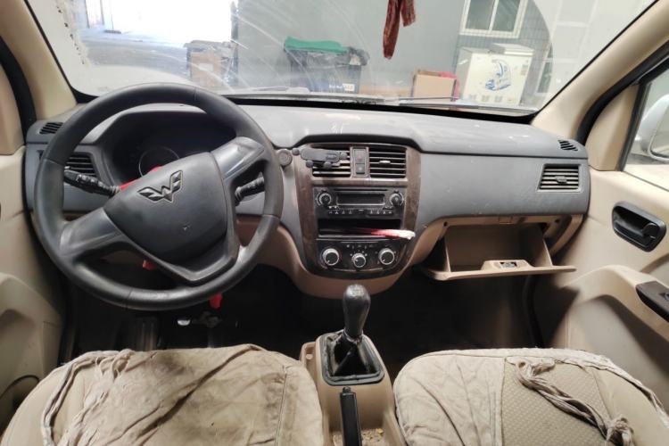 Used Wuling Rongguang 2014 1.2L S Standard Model Center Console