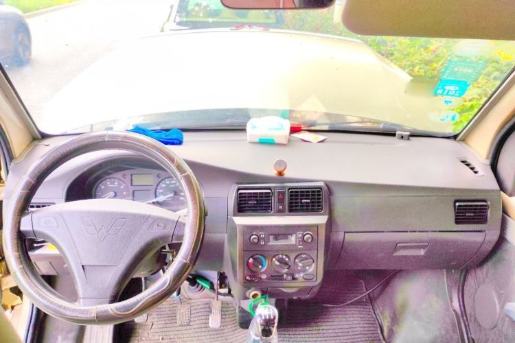 Used Wuling Rongguang 2014 1.2L S Standard Model Center Console