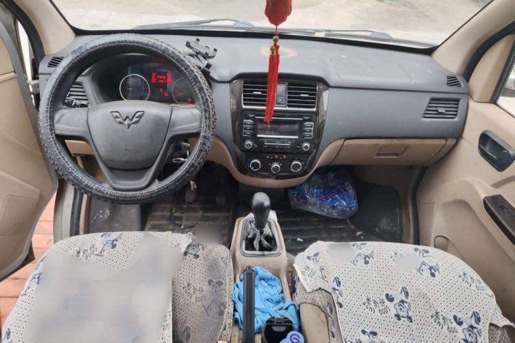 Used Wuling Rongguang 2014 1.5L S Standard Version Center Console