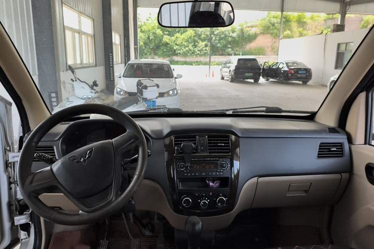 Used Wuling Rongguang 2014 1.5L S Standard Version Center Console