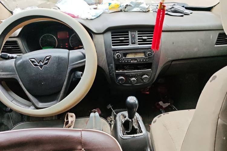 Used Wuling Rongguang 2014 1.5L S Base Version Center Console