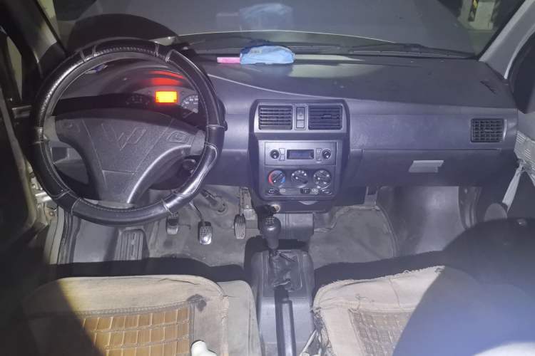Used Wuling Rongguang 2014 1.5L S Base Version Center Console