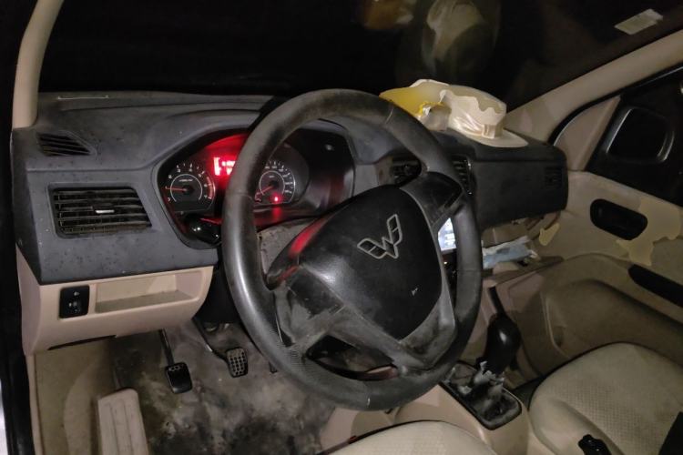 Used Wuling Rongguang 2014 1.2L S Standard Model Center Console