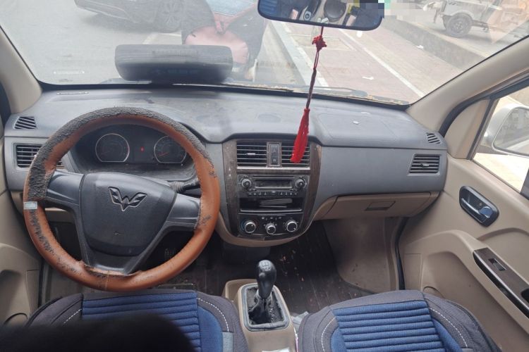 Used Wuling Rongguang 2014 1.5L S Standard Version Center Console