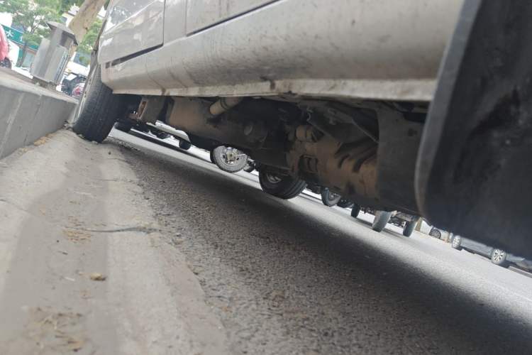 Used Wuling Rongguang 2014 1.5L S Standard Version Chassis Front Right