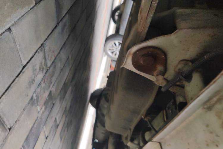 Used Wuling Rongguang 2014 1.5L S Standard Version Chassis Rear Right